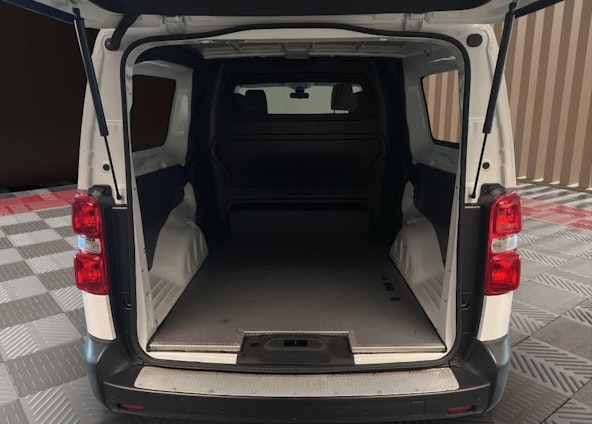 Vehicle image 9 Vehicle image 9