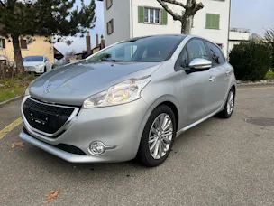 Peugeot 208 1.2 e-VTI Style EGS5