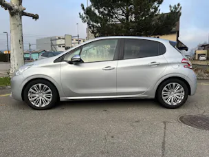 Peugeot 208 1.2 e-VTI Style EGS5