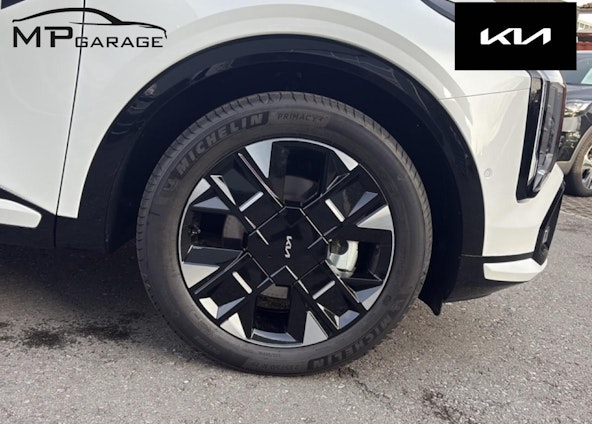 Vehicle image 17 Vehicle image 17