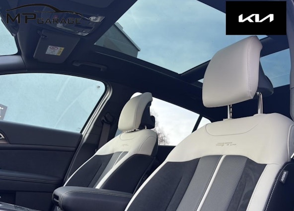 Vehicle image 16 Vehicle image 16