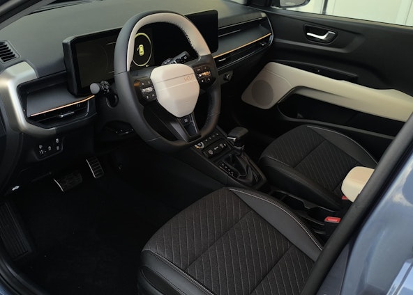 Vehicle image 9 Vehicle image 9