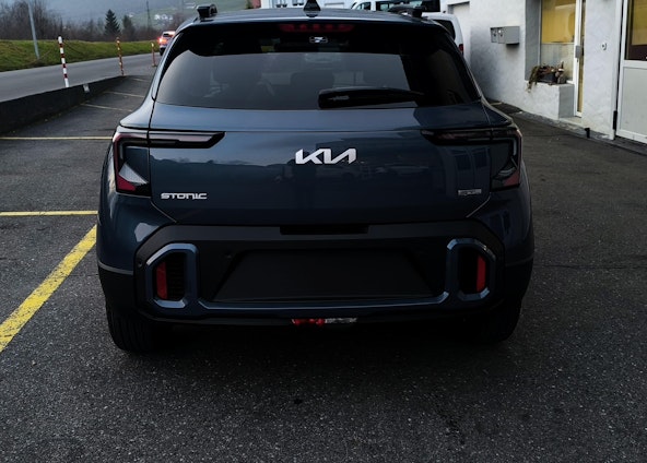 Vehicle image 4 Vehicle image 4