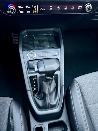 Vehicle image 5 Vehicle image 5