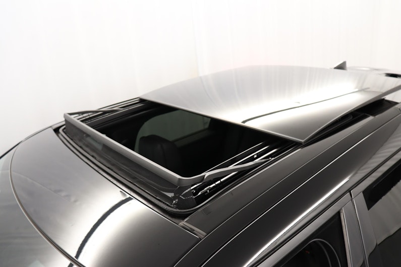 Vehicle image LAND ROVER RANGE ROVER VELAR