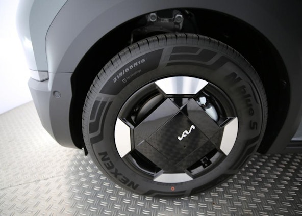 Vehicle image 10 Vehicle image 10