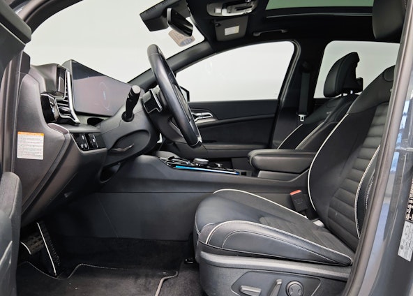 Vehicle image 4 Vehicle image 4