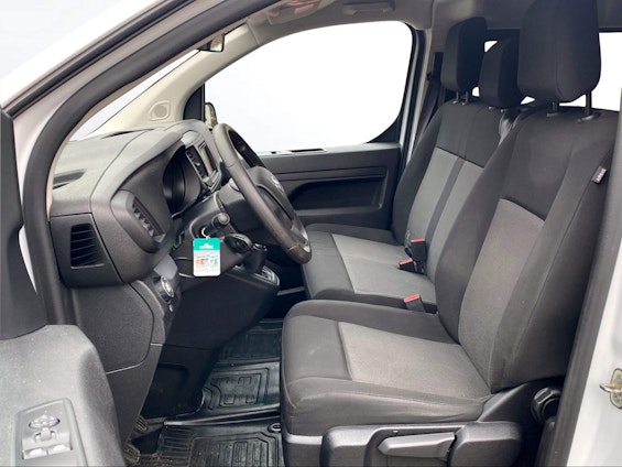 Vehicle image 4 Vehicle image 4