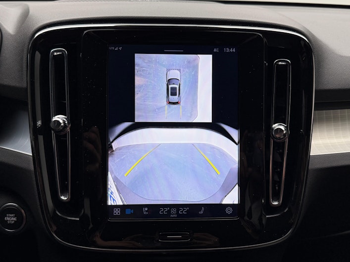 Vehicle image VOLVO XC40