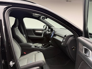 Vehicle image VOLVO XC40 2.0 B3 MH Plus Dark