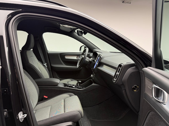 Vehicle image VOLVO XC40