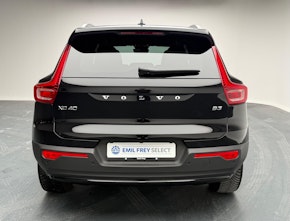 Vehicle image VOLVO XC40 2.0 B3 MH Plus Dark
