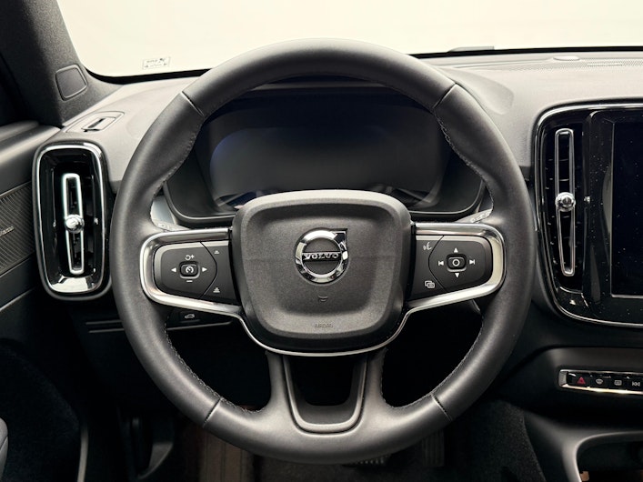 Vehicle image VOLVO XC40