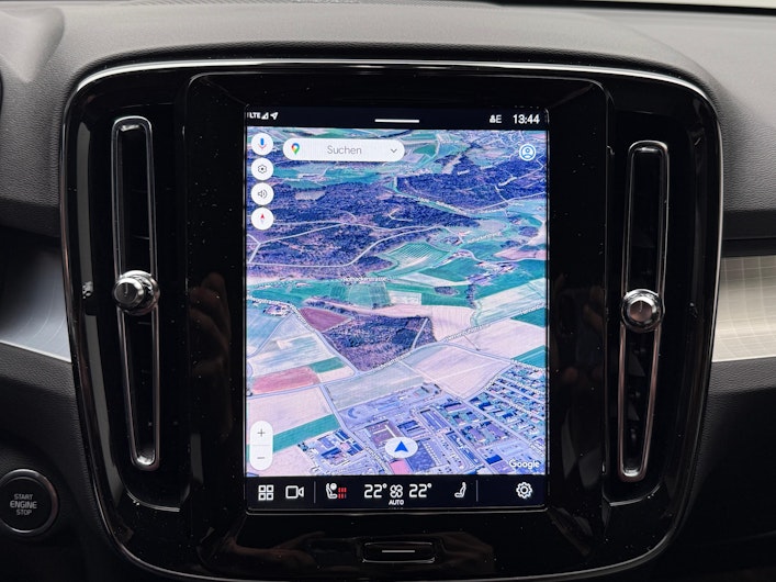 Vehicle image VOLVO XC40