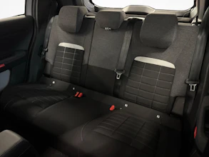 https://vehicle.imgix.net/4132465/c8eadd9c-891d-48a1-9eb8-357118a10e96.jpg