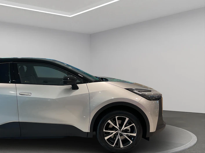 immagine del veicolo TOYOTA C-HR