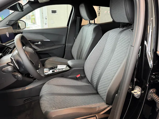 Peugeot 2008 1.2 Hybrid 145 Allure Premium