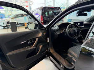 Peugeot 2008 1.2 Hybrid 145 Allure Premium