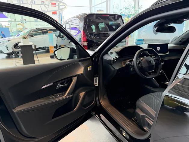 Peugeot 2008 1.2 Hybrid 145 Allure Premium