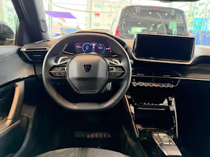 Peugeot 2008 1.2 Hybrid 145 Allure Premium