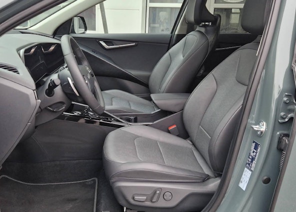 Vehicle image 3 Vehicle image 3