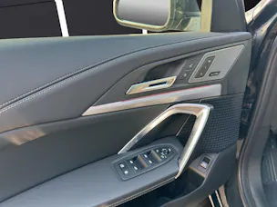 BMW X1 30e xDrive paddles