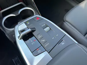 BMW X1 30e xDrive paddles