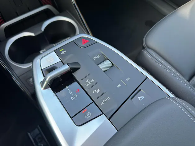 BMW X1 30e xDrive paddles