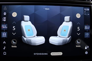 Vehicle image LAND ROVER Range Rover Velar 2.0 P400e R-Dynamic HSE