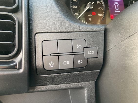 Vehicle image 16 Vehicle image 16