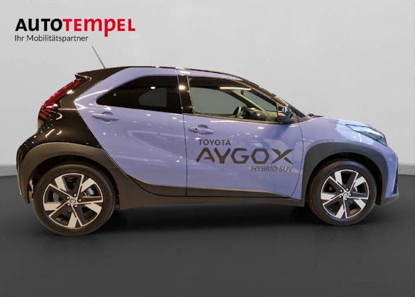 Vehicle image 4 Vehicle image 4