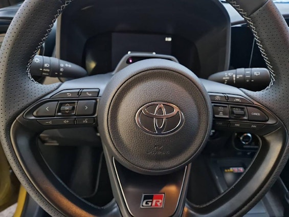 Vehicle image 14 Vehicle image 14