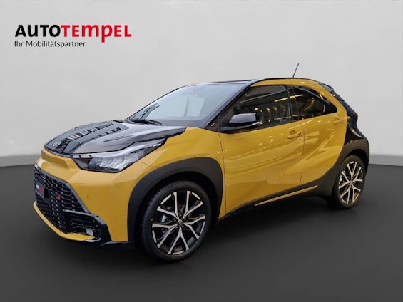 First vehicle image First vehicle image