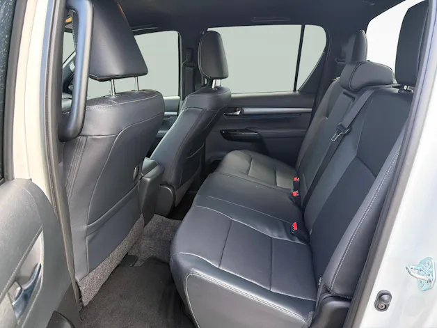 Toyota Hilux Double Cab.-Pick-up 2.8 D-4D MHEV 204 Invincible