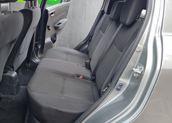 Vehicle image 13 Vehicle image 13