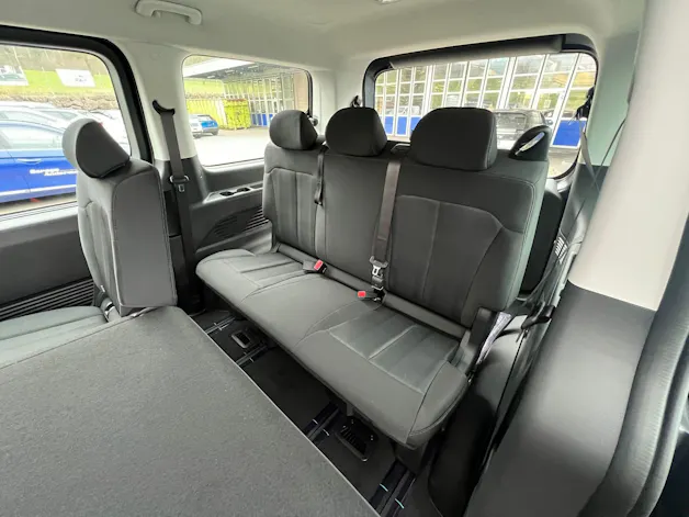 Hyundai Staria Wagon 1.6 T-GDi HEV Amplia A