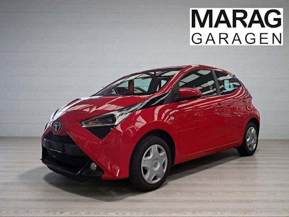 First vehicle image First vehicle image