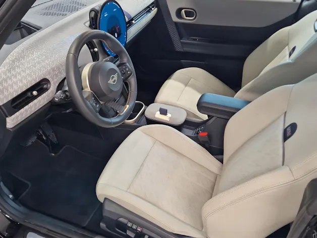 Mini Cabrio Cooper S F67 Favoured Trim