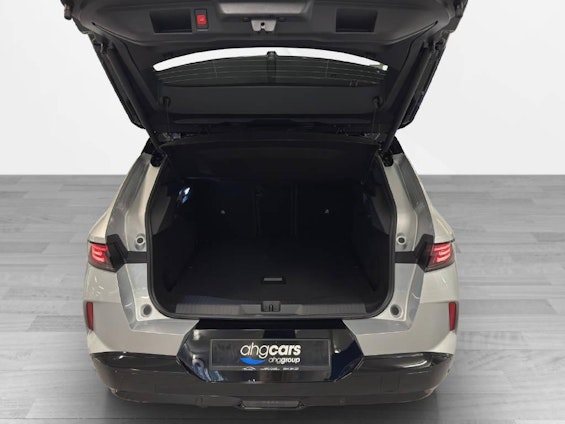 Vehicle image 8 Vehicle image 8