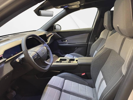 Vehicle image 4 Vehicle image 4