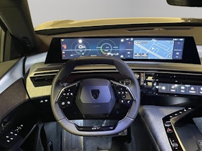 Vehicle image PEUGEOT 5008 1.2 Hybrid GT