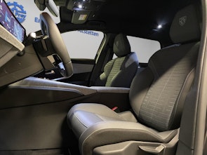 Vehicle image PEUGEOT 5008 1.2 Hybrid GT