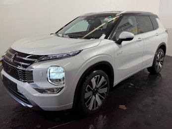 Vehicle image MITSUBISHI Outlander 2.4 PHEV Instyle 4x4 " Roues hiver gratuites !! Vehicle image MITSUBISHI Outlander 2.4 PHEV Instyle 4x4 " Roues hiver gratuites !!