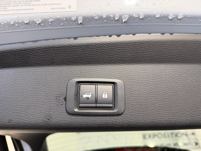 Vehicle image MITSUBISHI OUTLANDER