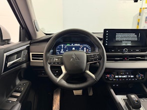 Vehicle image MITSUBISHI Outlander 2.4 PHEV Instyle 4x4 " Roues hiver gratuites !!