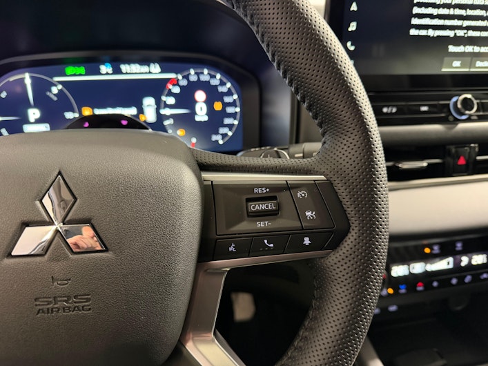 Vehicle image MITSUBISHI OUTLANDER