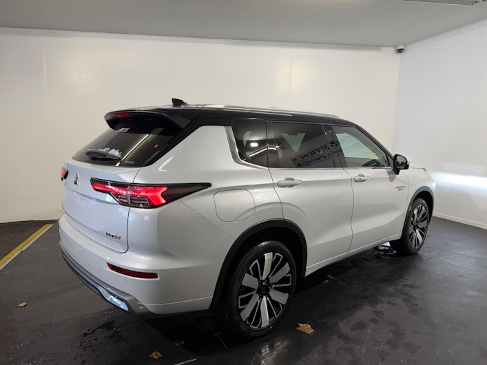 Vehicle image MITSUBISHI OUTLANDER