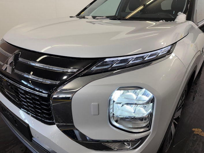 Vehicle image MITSUBISHI OUTLANDER