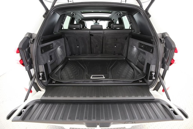 Vehicle image BMW X5