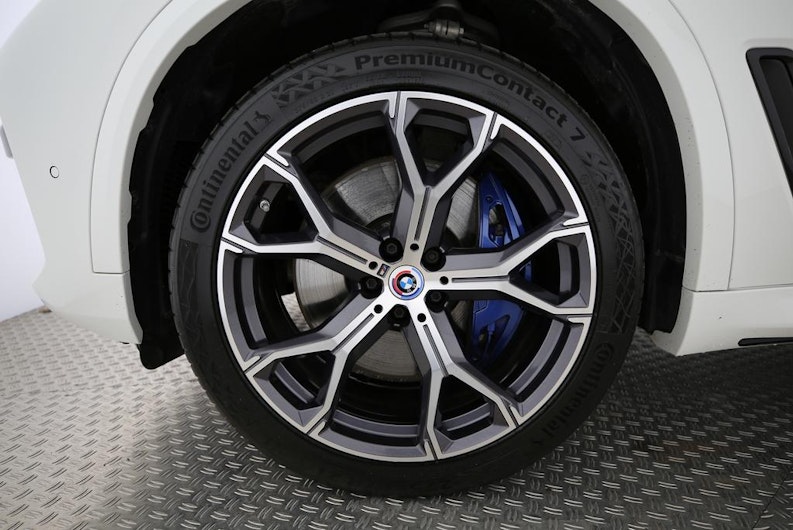 Vehicle image BMW X5